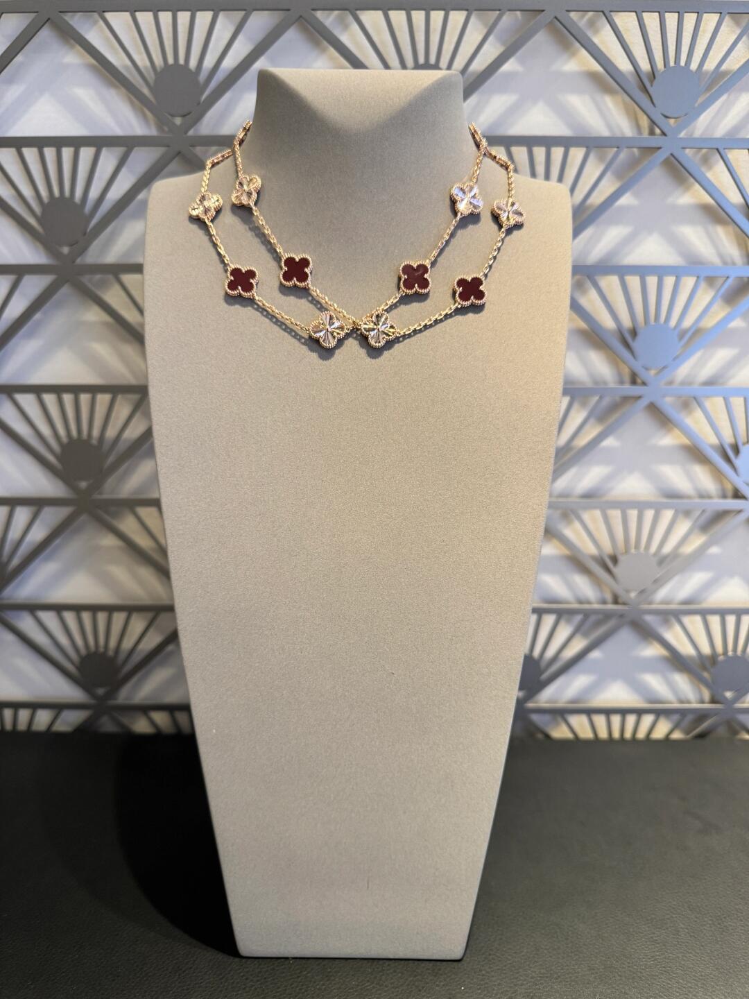 [Clara Jewels]CLOVER 20 MOTIFS LASER CARNELIAN NECKLACE