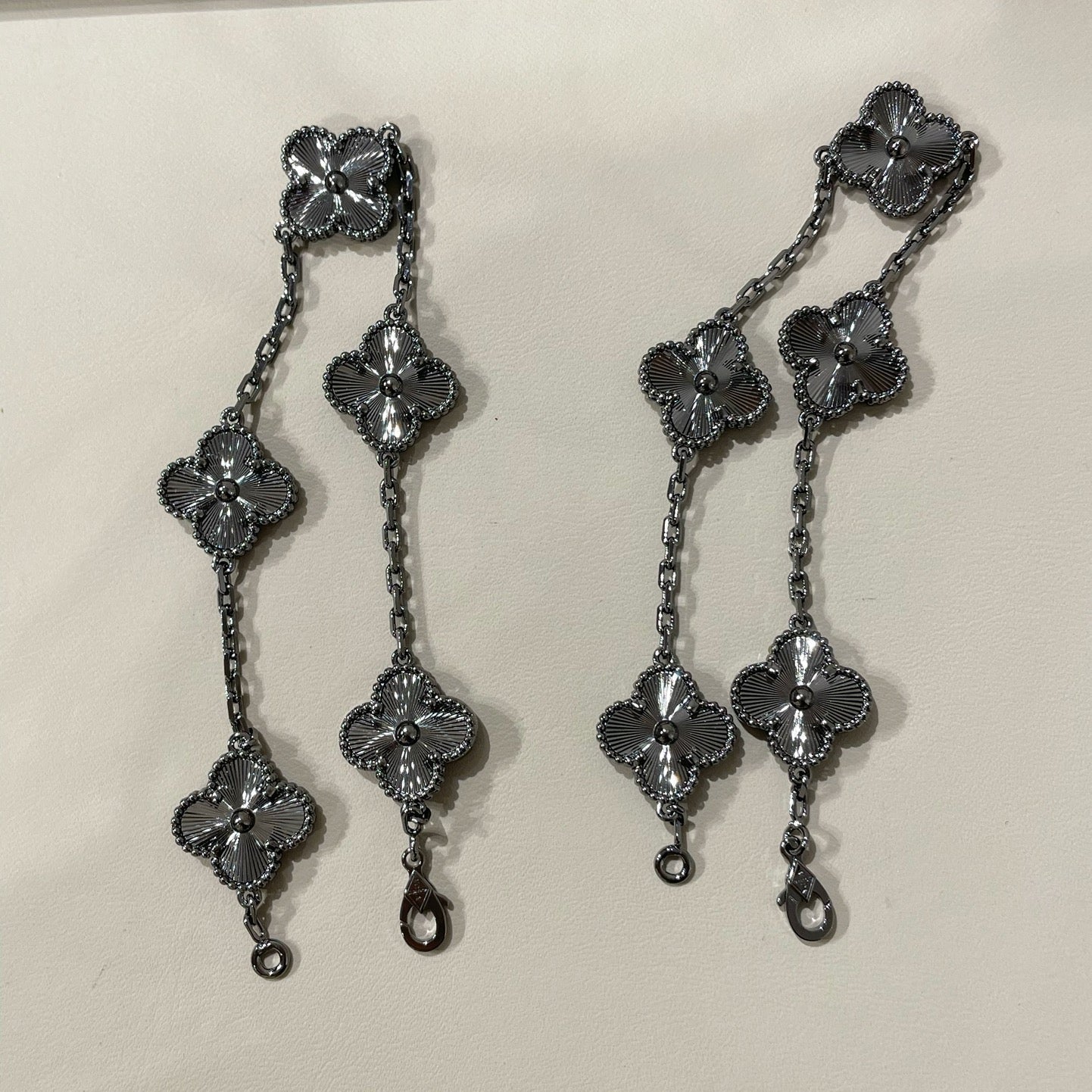[Clara Jewels]CLOVER 5 MOTIF BLACK BRACELET