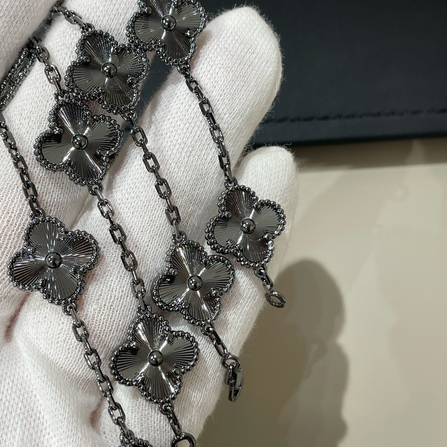 [Clara Jewels]CLOVER 5 MOTIF BLACK BRACELET