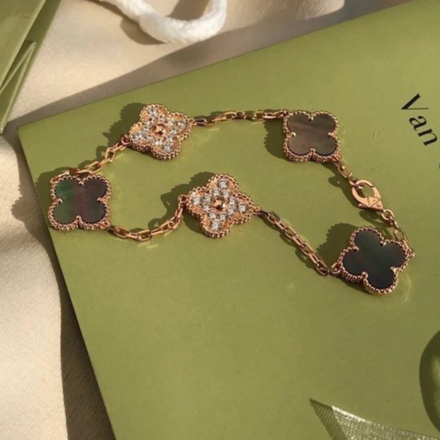 [Clara Jewels] CLOVER 5 MOTIF GRAY MOP BRACELET COLLECTION