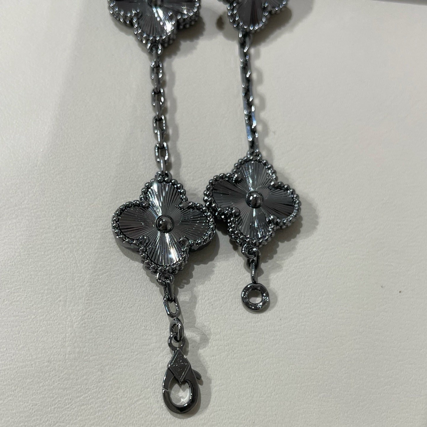 [Clara Jewels]CLOVER 5 MOTIF BLACK BRACELET