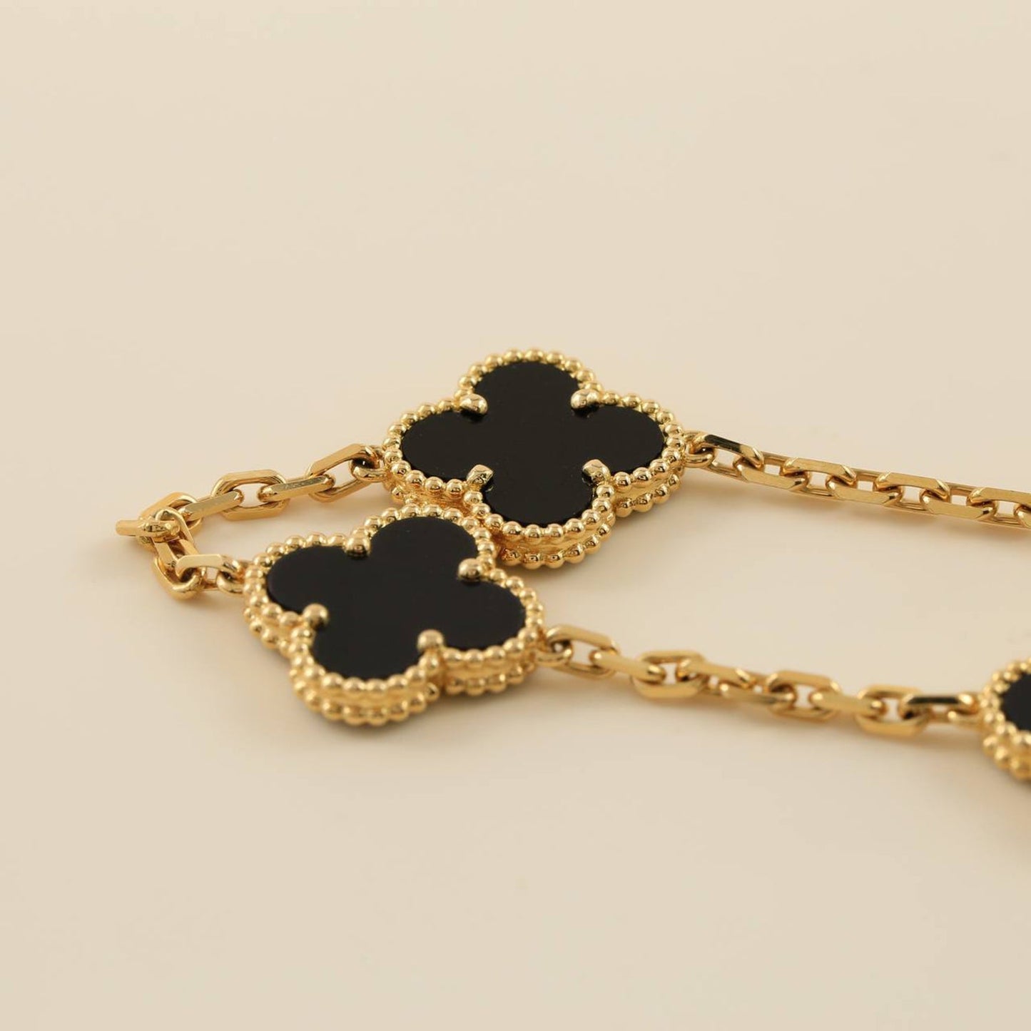 [Clara Jewels] CLOVER 5 MOTIF ONYXS BRACELET COLLECTION