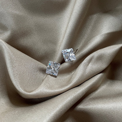 [Clara Jewels]Stylish Shiny Square Center Stone Stud Earrings