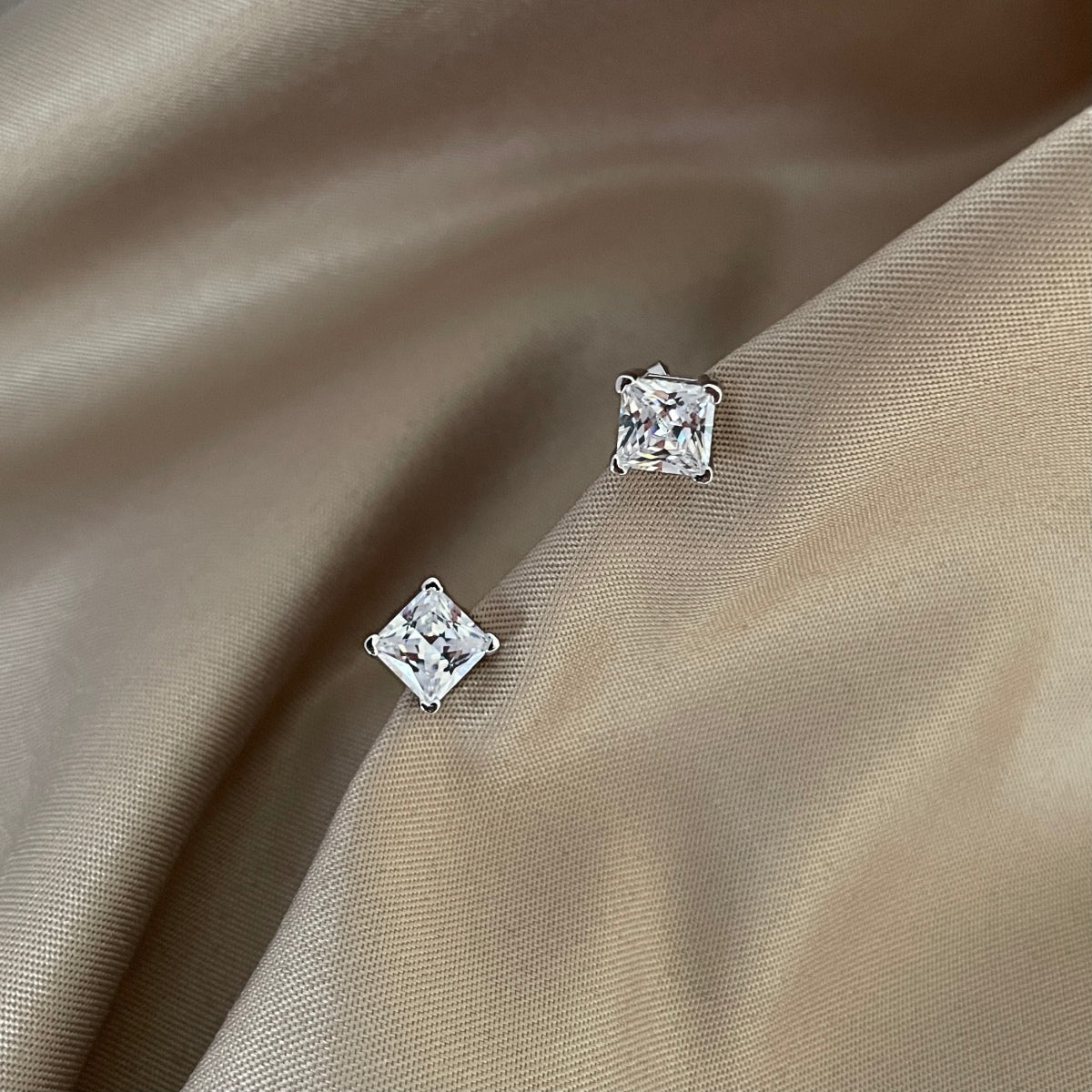 [Clara Jewels]Delicate Square Shape Earrings