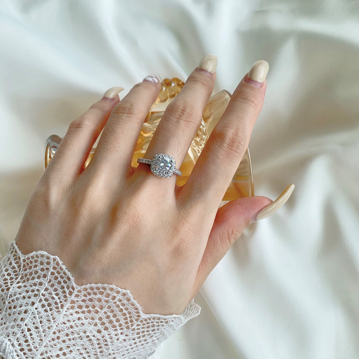 [Clara Jewels]Dazzling Resplendent Round Cut Wedding Ring