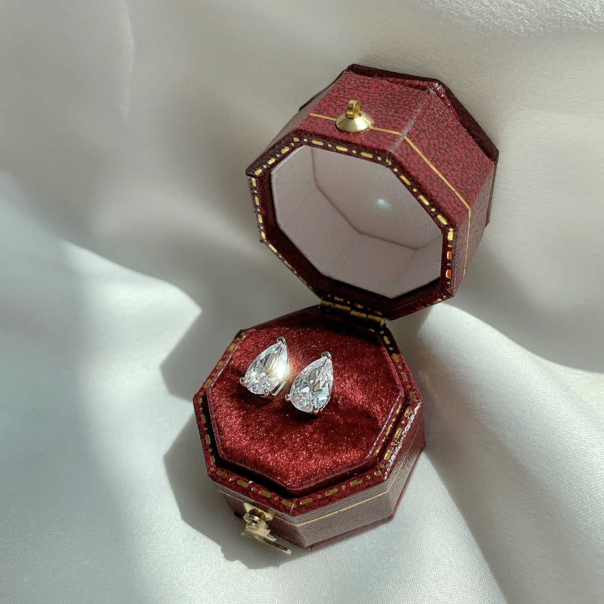 [Clara Jewels]Ornate Water Drop Shape Earrings