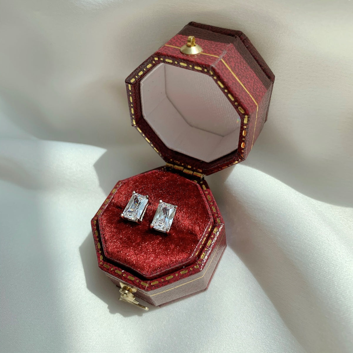 [Clara Jewels]Stylish Shiny Rectangular Center Stone Stud Earrings