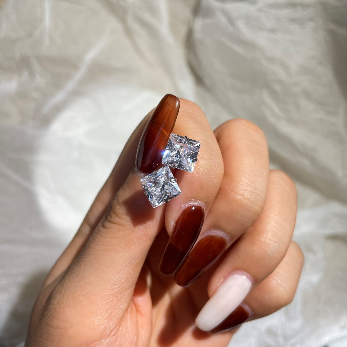 [Clara Jewels]Stylish Shiny Square Center Stone Stud Earrings