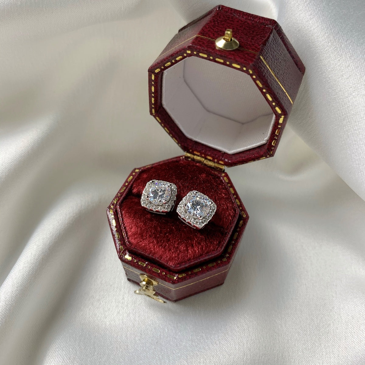 [Clara Jewels]Classic Round Center Stone Stud Earrings