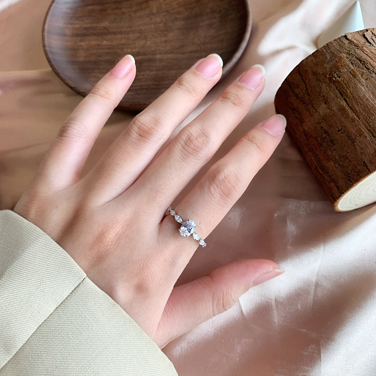 [Clara Jewels]0.75 Carat Luxurious Vibrant Elongated Cushion Cut Daily Ring
