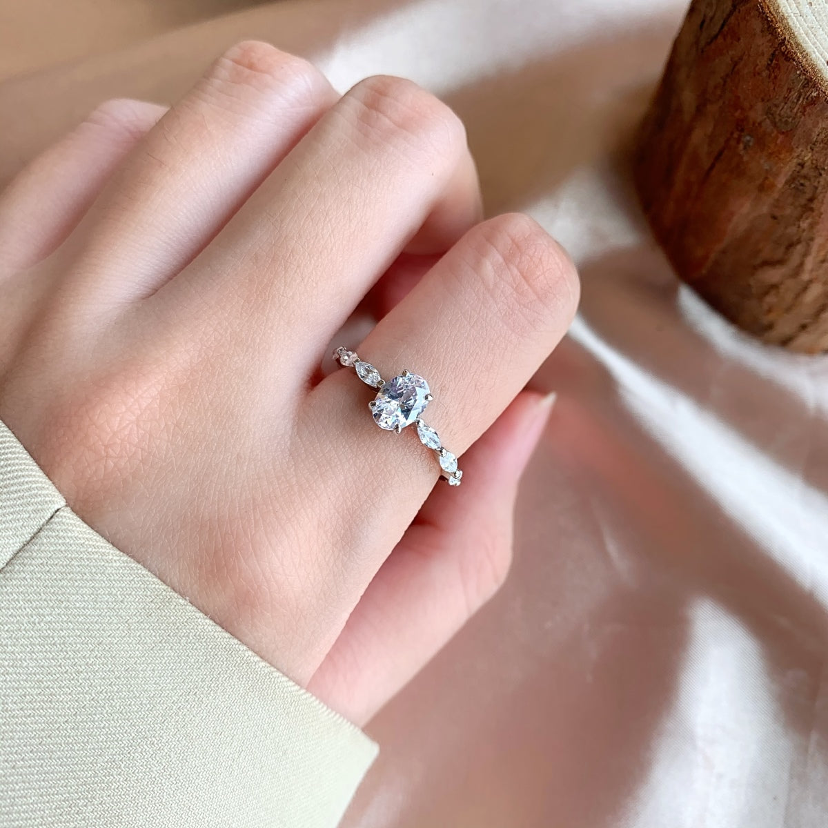 [Clara Jewels]0.75 Carat Luxurious Vibrant Elongated Cushion Cut Daily Ring