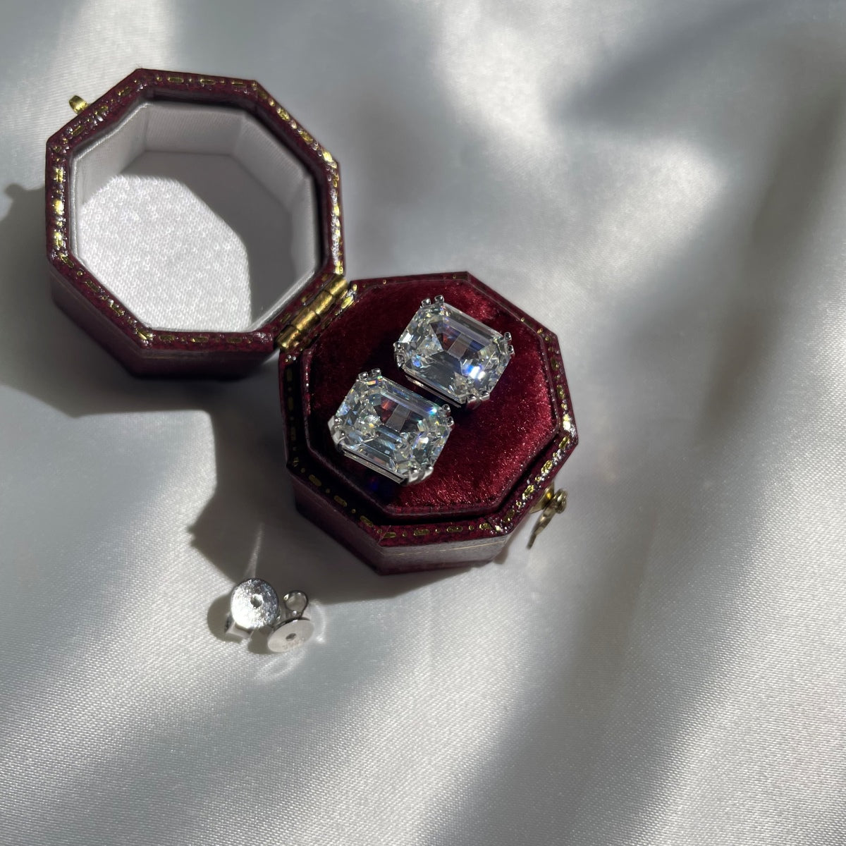 [Clara Jewels]Dazzling Square Shape Earrings