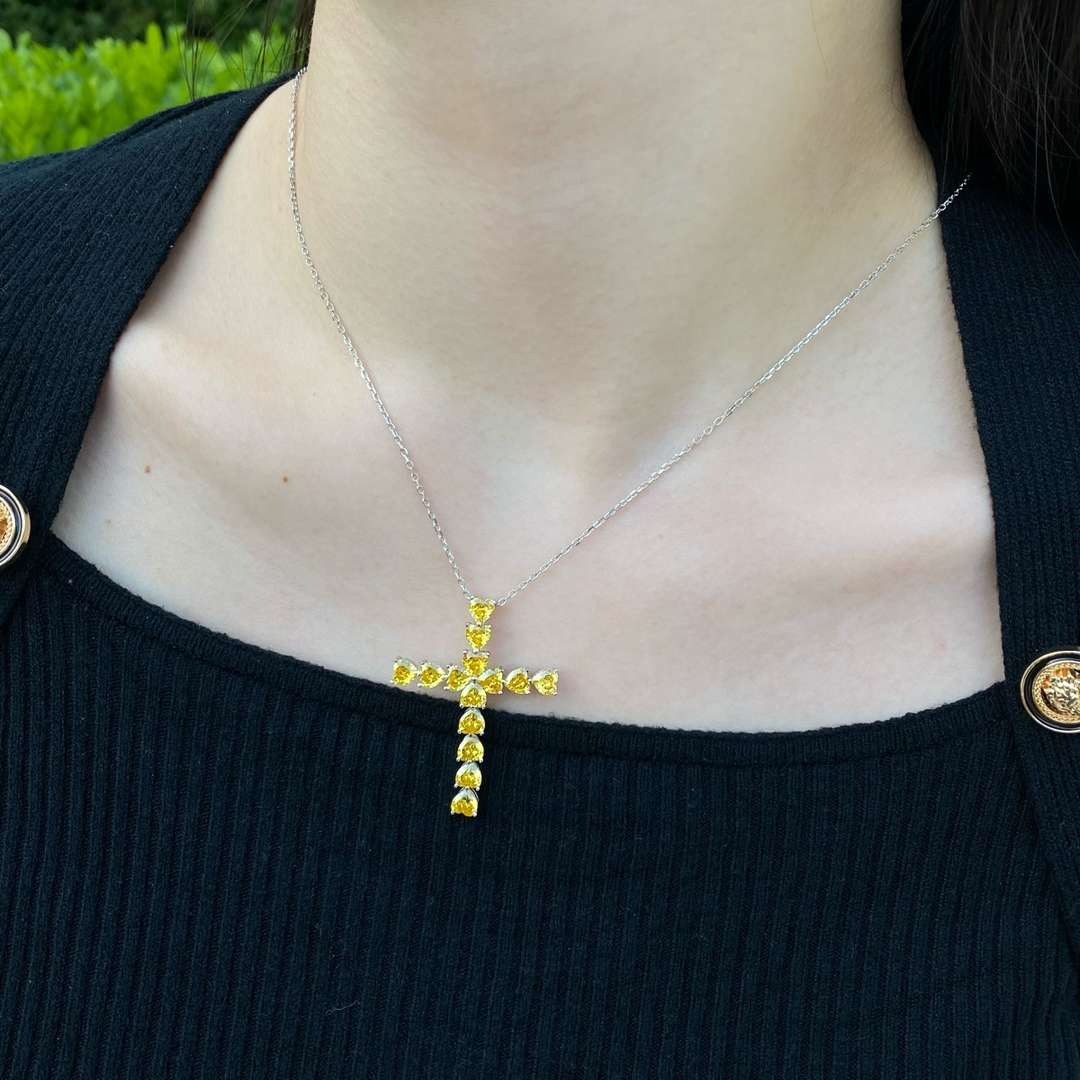 [Clara Jewels]Radiant Cross Shape Necklace