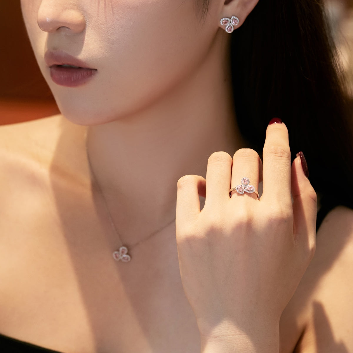 [Clara Jewels]Elegant Flower Shape Pear Cut Necklace