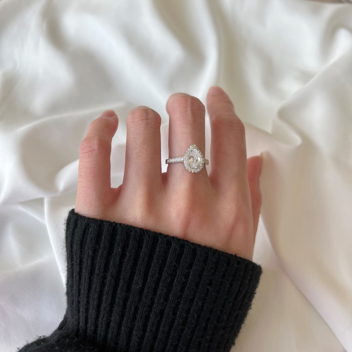 [Clara Jewels]1.0 Carat Luxurious Resplendent Water Drop Shape Wedding Ring