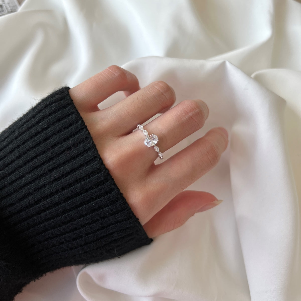 [Clara Jewels]0.75 Carat Luxurious Vibrant Elongated Cushion Cut Daily Ring