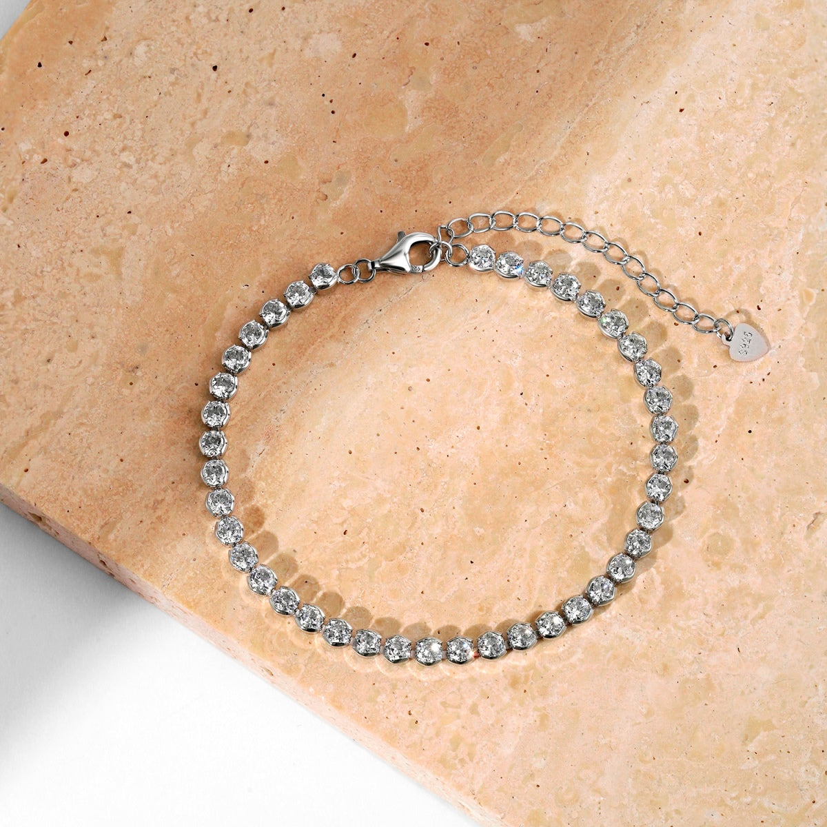 [Clara Jewels]Ornate  Sparkling Round Cut Daily Bracelet
