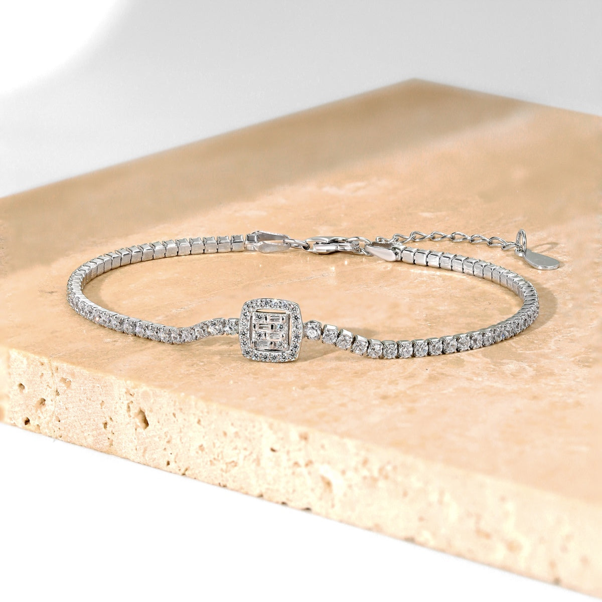 [Clara Jewels]Luxurious Dazzling Square Shape Banquet Bracelet