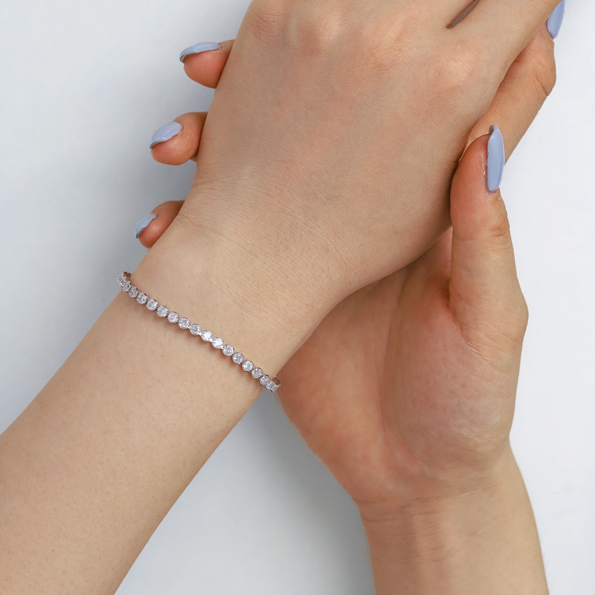 [Clara Jewels]Ornate  Sparkling Round Cut Daily Bracelet