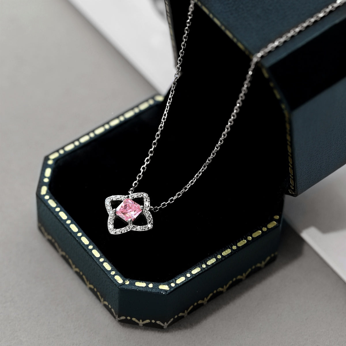 [Clara Jewels]Exquisite Flower Shape Princess Cut Necklace