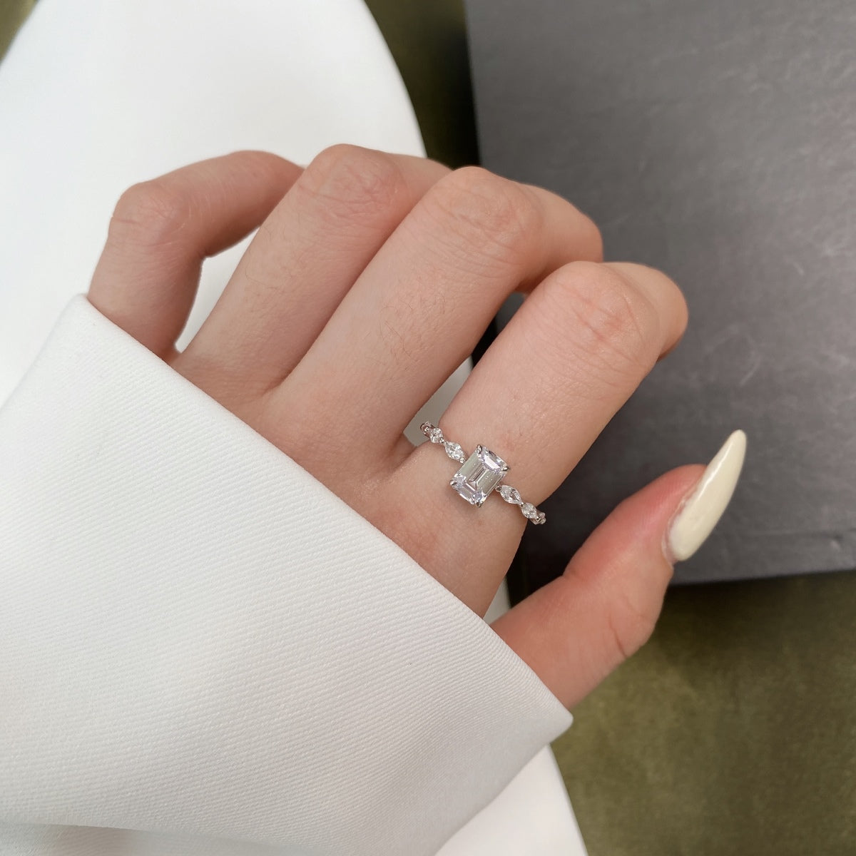 [Clara Jewels]1.0 Carat Dainty Resplendent Radiant Cut Daily Ring