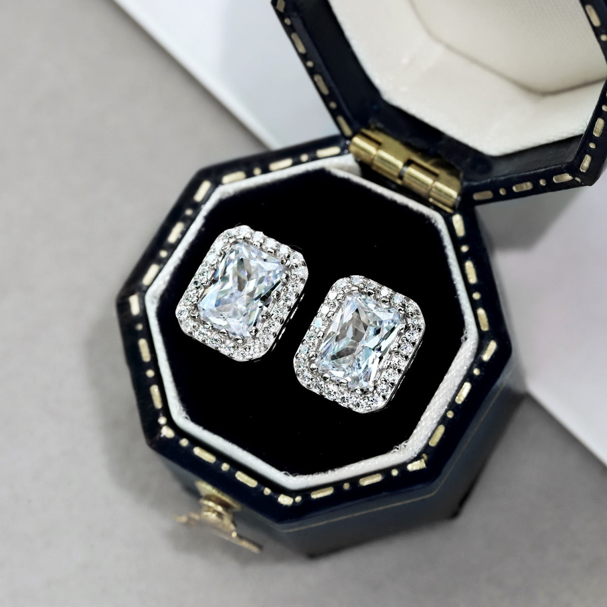 [Clara Jewels]1.0 Carat Luxurious Dainty Emerald Cut Daily Earrings