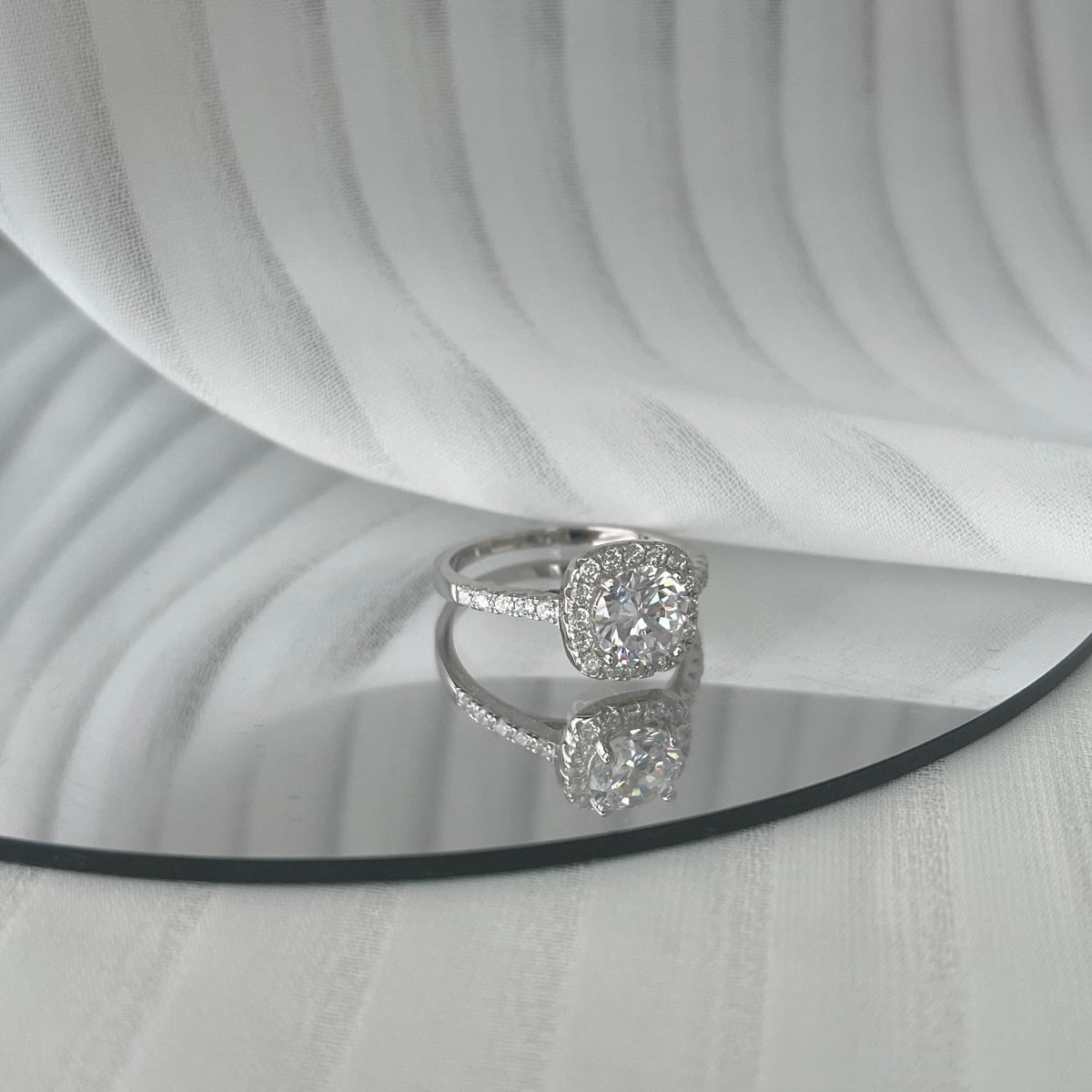 [Clara Jewels]Dazzling Resplendent Round Cut Wedding Ring