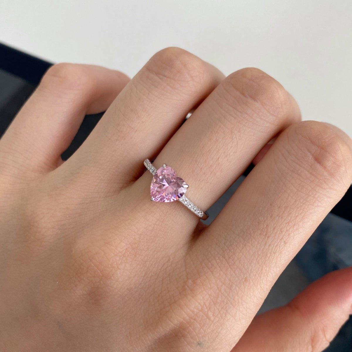 [Clara Jewels]2.0 Carat Dazzling Lustrous Heart Cut Lover Ring
