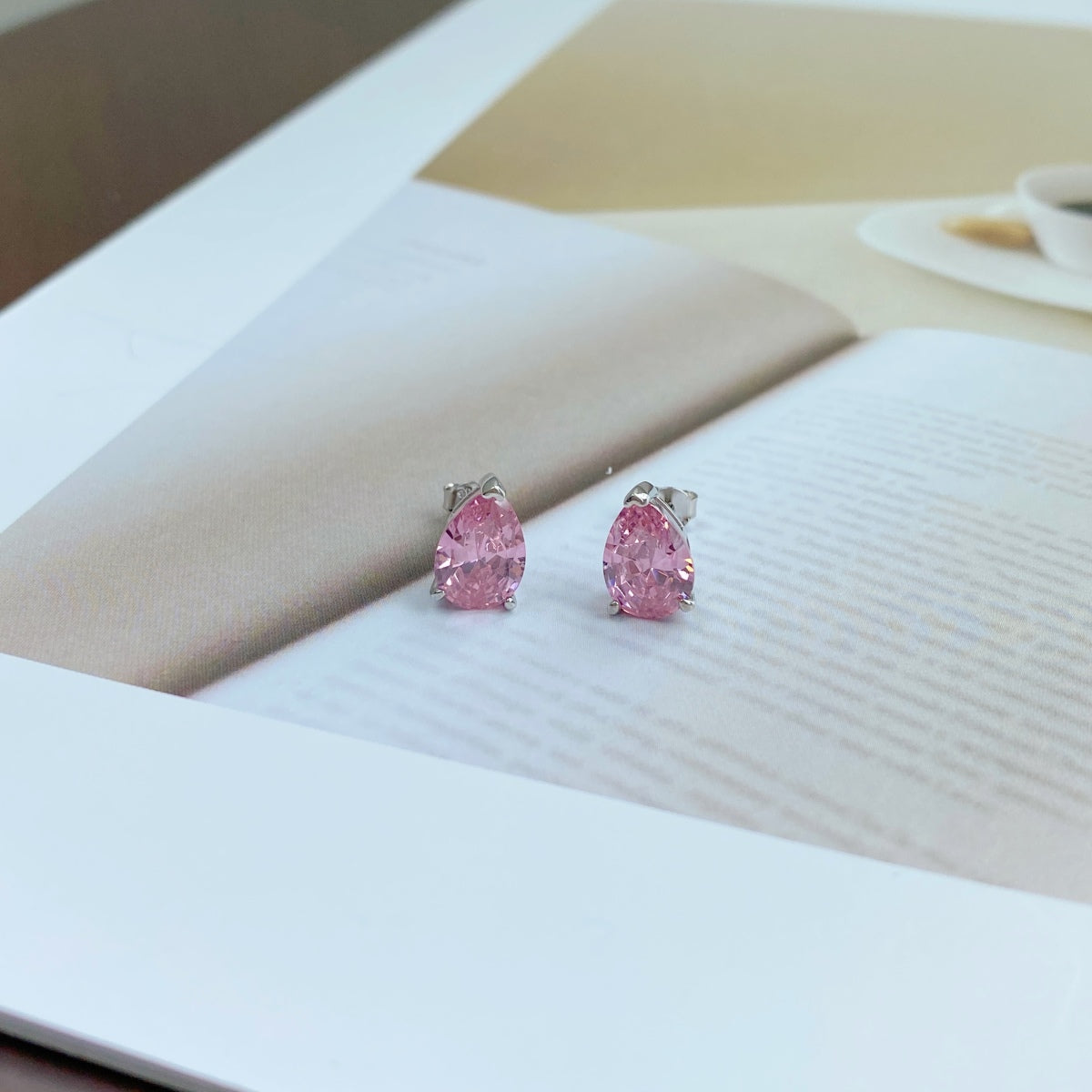 [Clara Jewels]Ornate Water Drop Shape Earrings