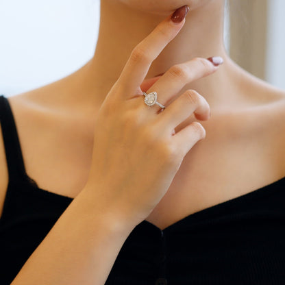 [Clara Jewels]1.0 Carat Luxurious Resplendent Water Drop Shape Wedding Ring