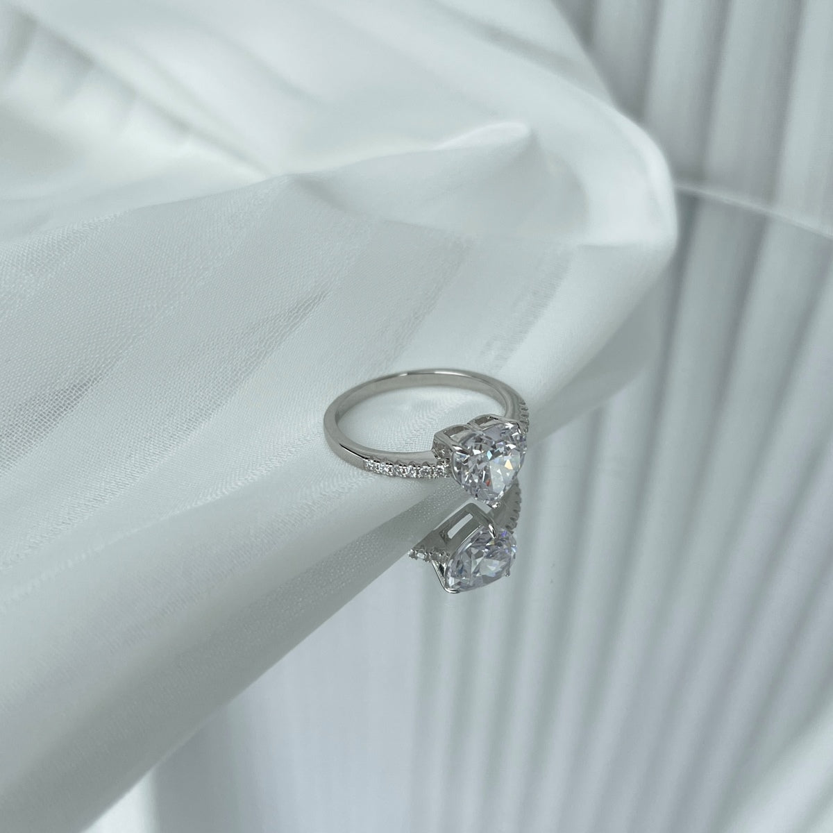 [Clara Jewels]2.0 Carat Dazzling Lustrous Heart Cut Lover Ring