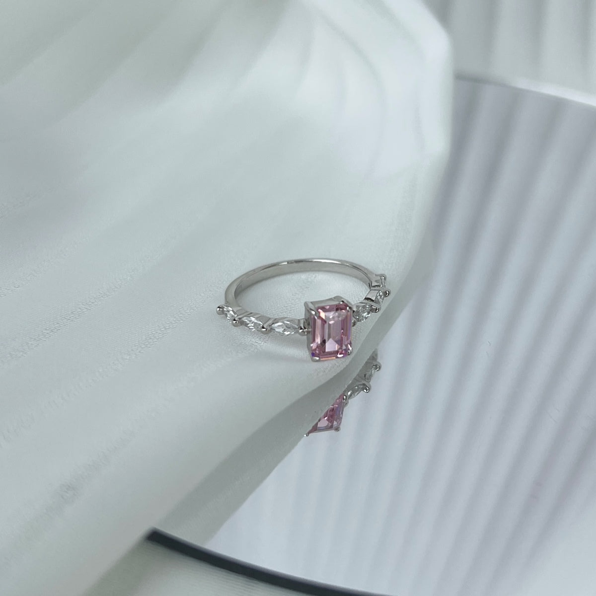 [Clara Jewels]1.0 Carat Dainty Resplendent Radiant Cut Daily Ring