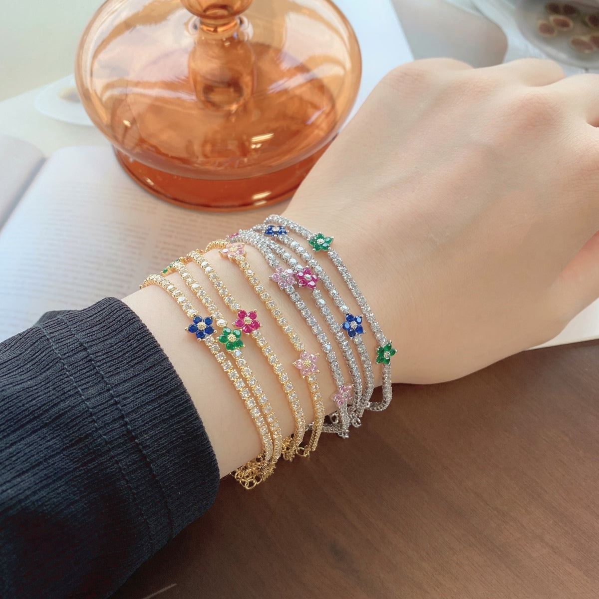 [Clara Jewels]Sparkling Flower Shape Tennis Bracelet