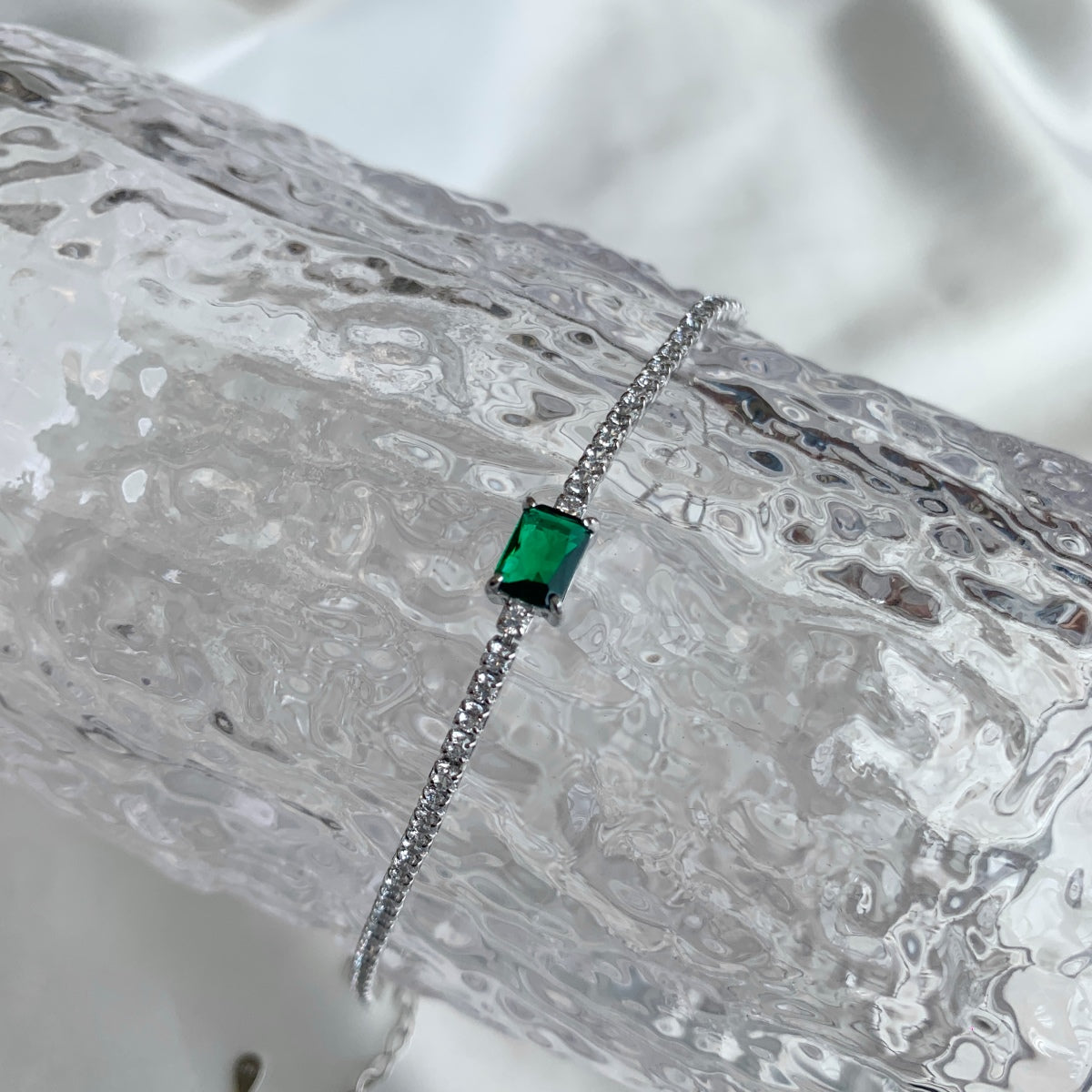 [Clara Jewels]1.0 Carat Unique Emerald Cut Banquet Bracelet