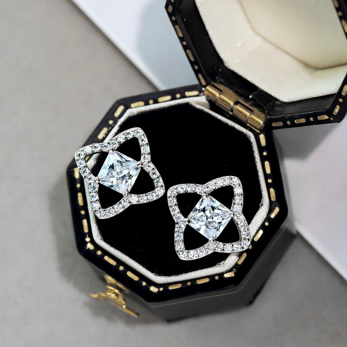 [Clara Jewels]Elegant Star Shape Princess Cut Daily Earrings