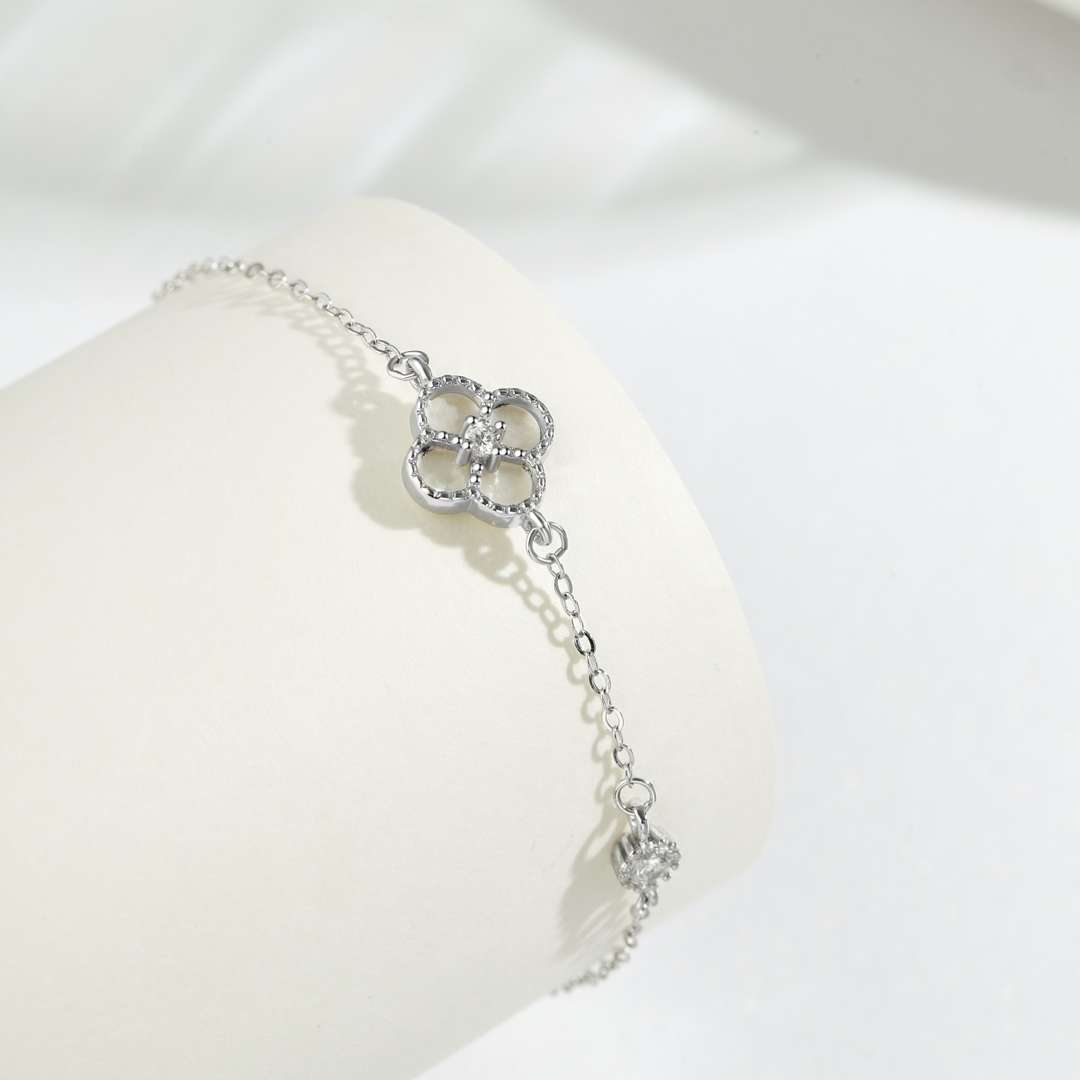 [Clara Jewels]Delicate Four Leaf Clover Bracelet
