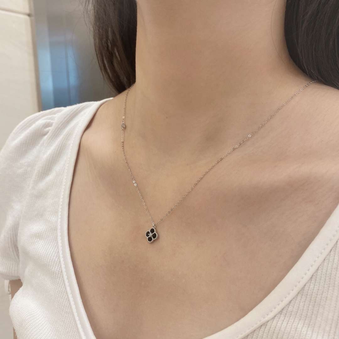[Clara Jewels]Delicate Flower Shape Necklace