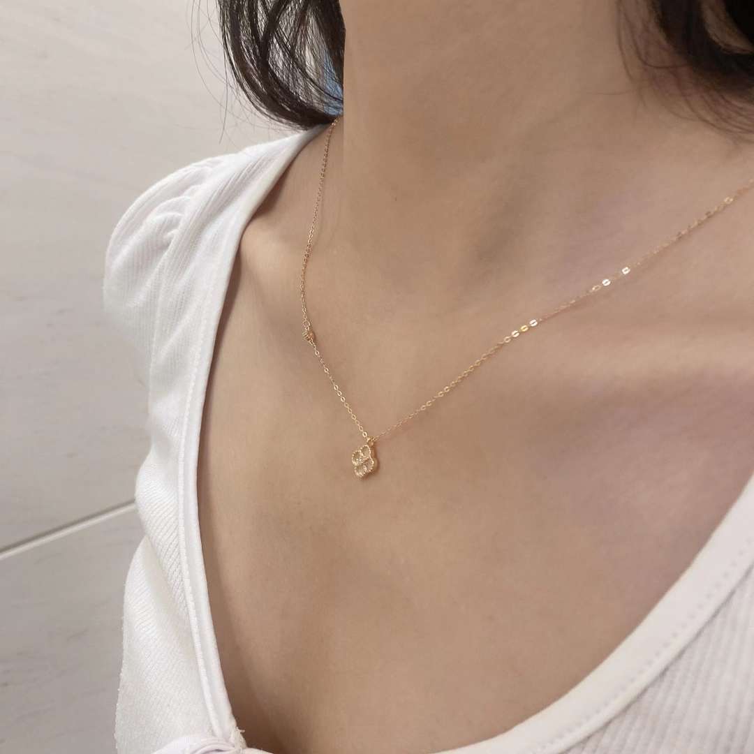 [Clara Jewels]Delicate Flower Shape Necklace