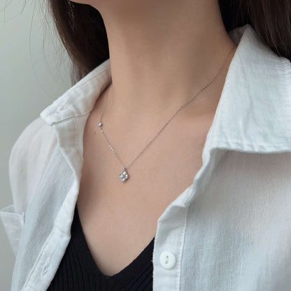 [Clara Jewels]Delicate Flower Shape Necklace