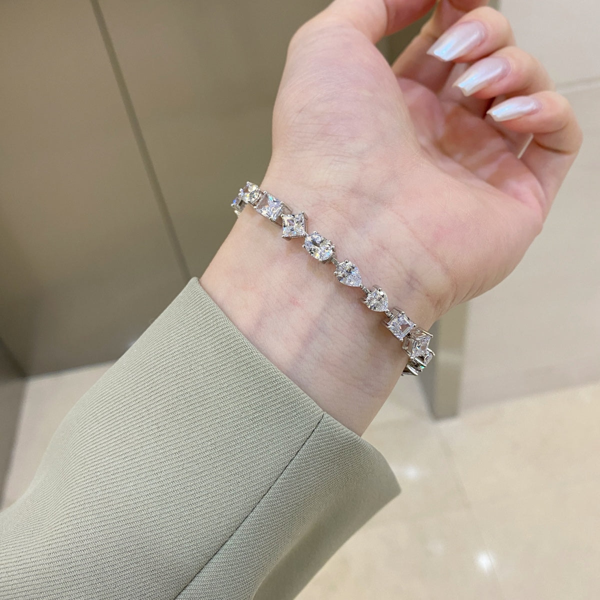 [Clara Jewels]Unique Exquisite Multi Cut Daily Bracelet