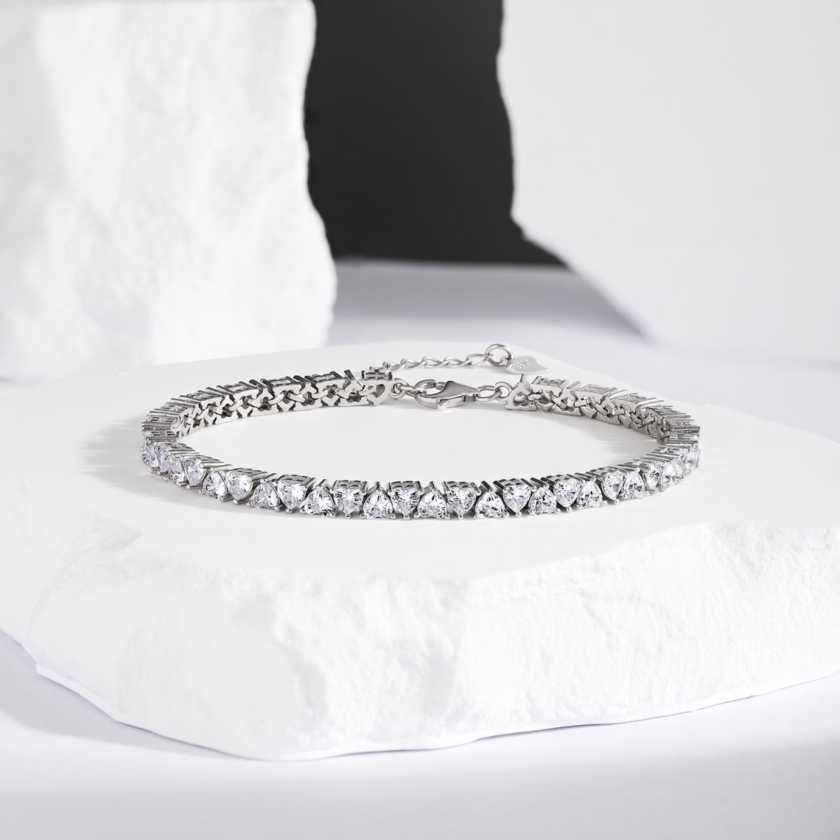 [Clara Jewels]Dazzling Romantic Heart Shape Lover Bracelet
