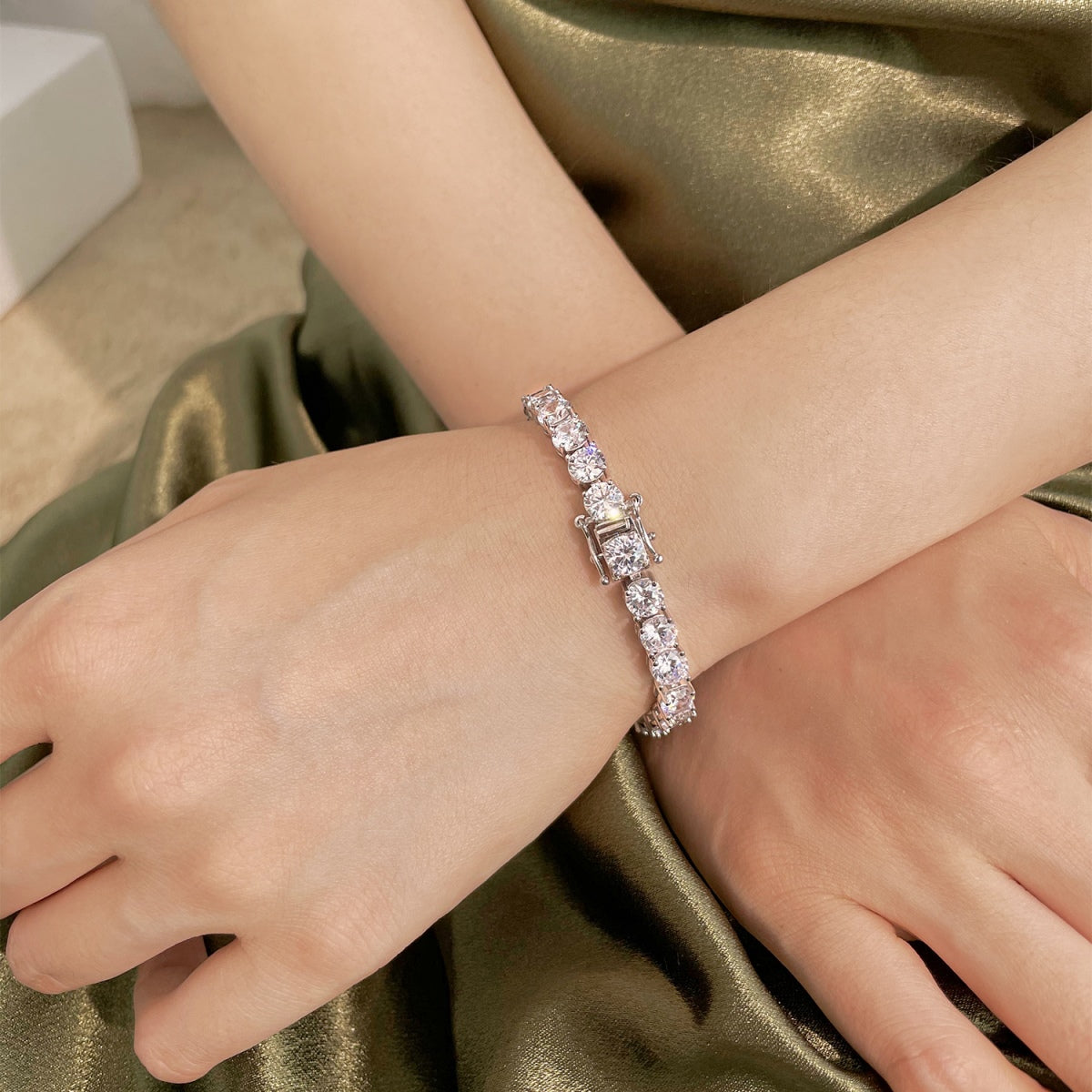 [Clara Jewels]0.75 Carat Dazzling Round Cut Wedding Bracelet