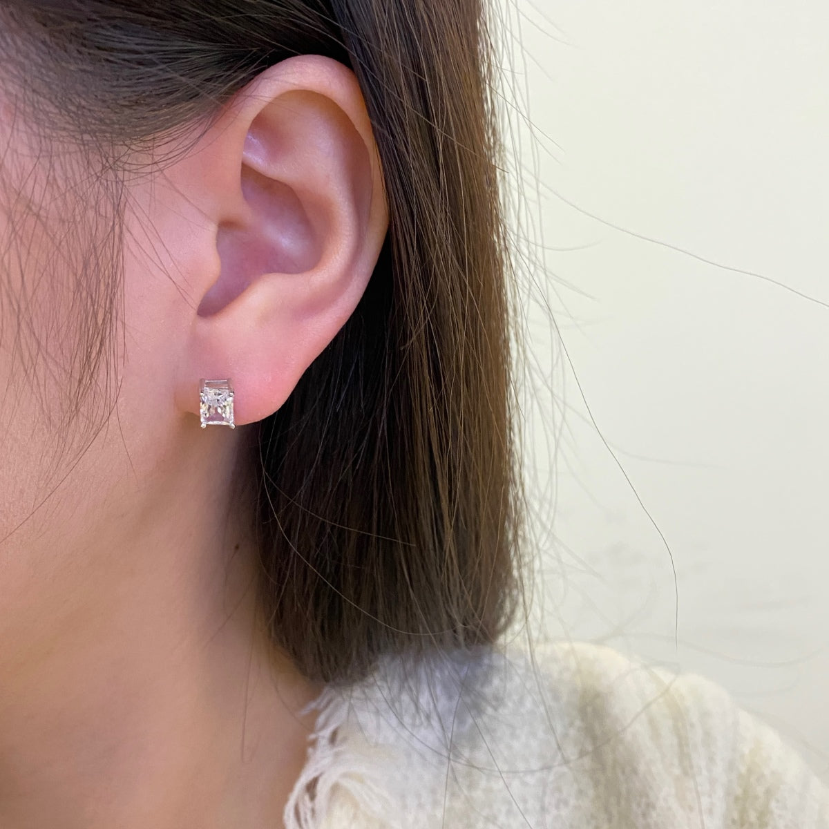 [Clara Jewels]Stylish Shiny Rectangular Center Stone Stud Earrings