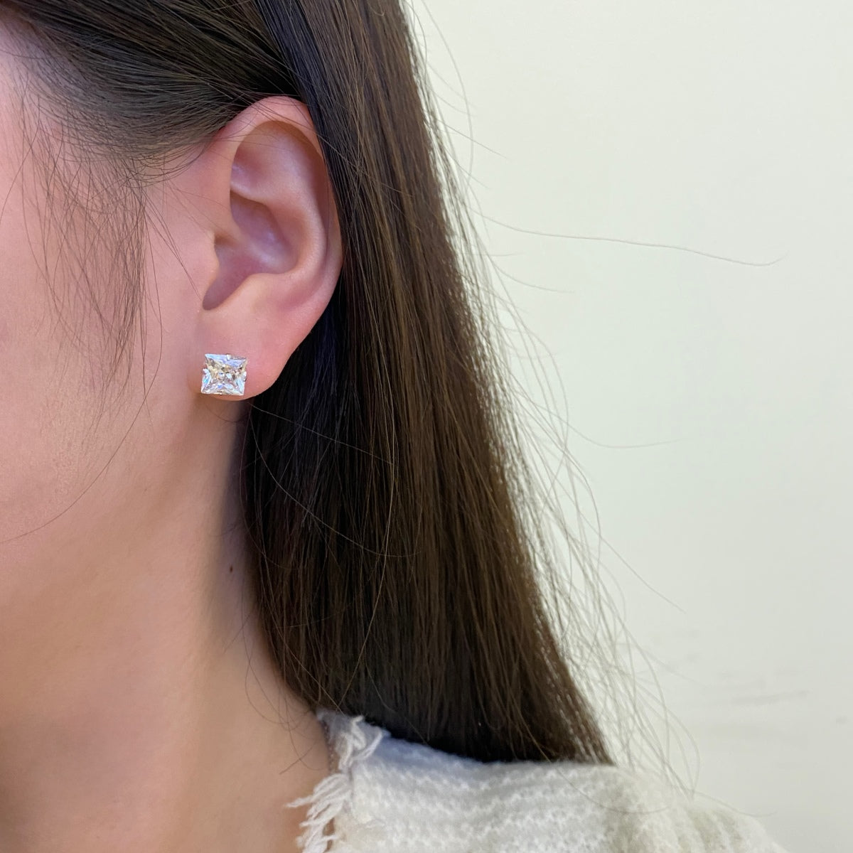 [Clara Jewels]Stylish Shiny Square Center Stone Stud Earrings