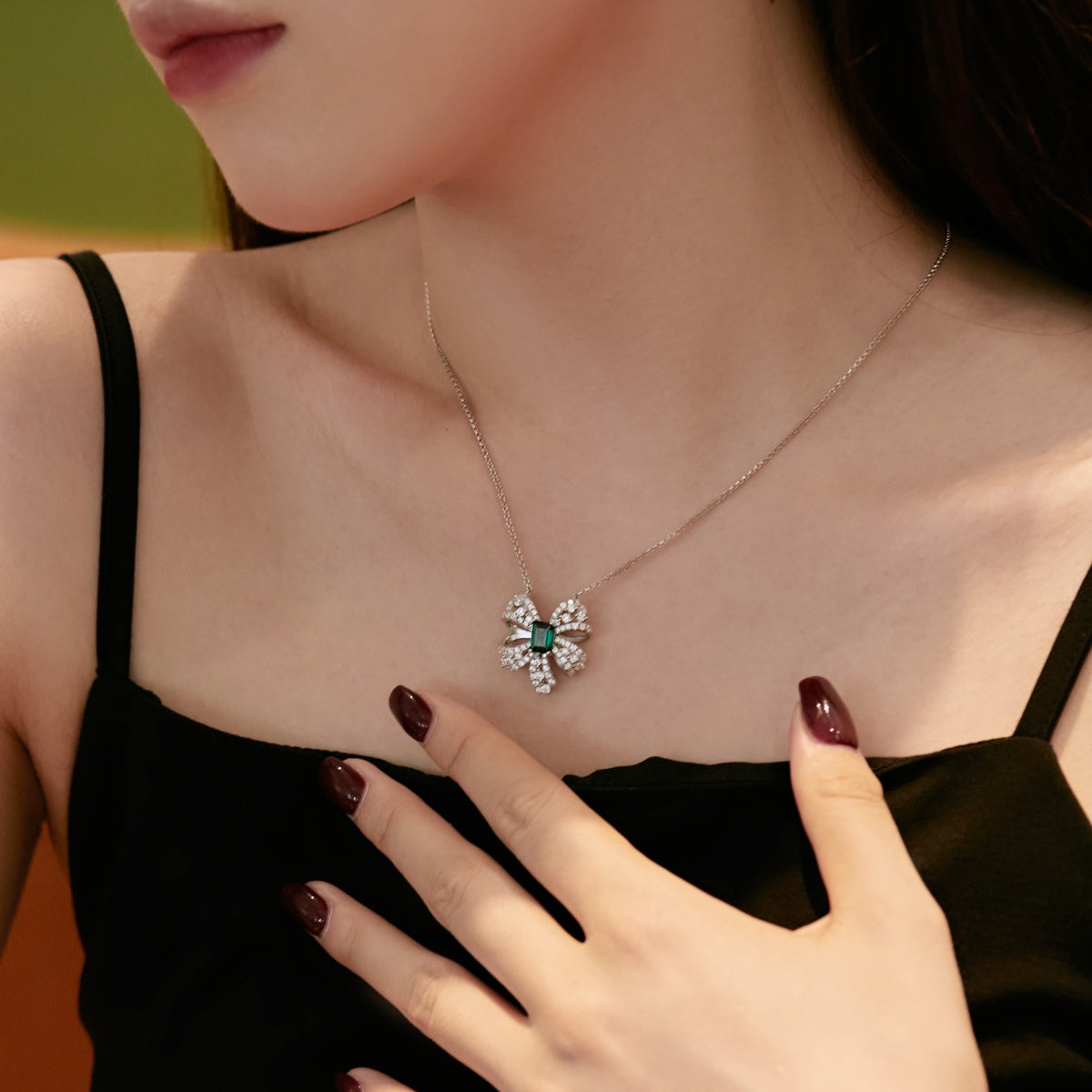 [Clara Jewels]Luxurious Flower Shape Emerald Cut Necklace