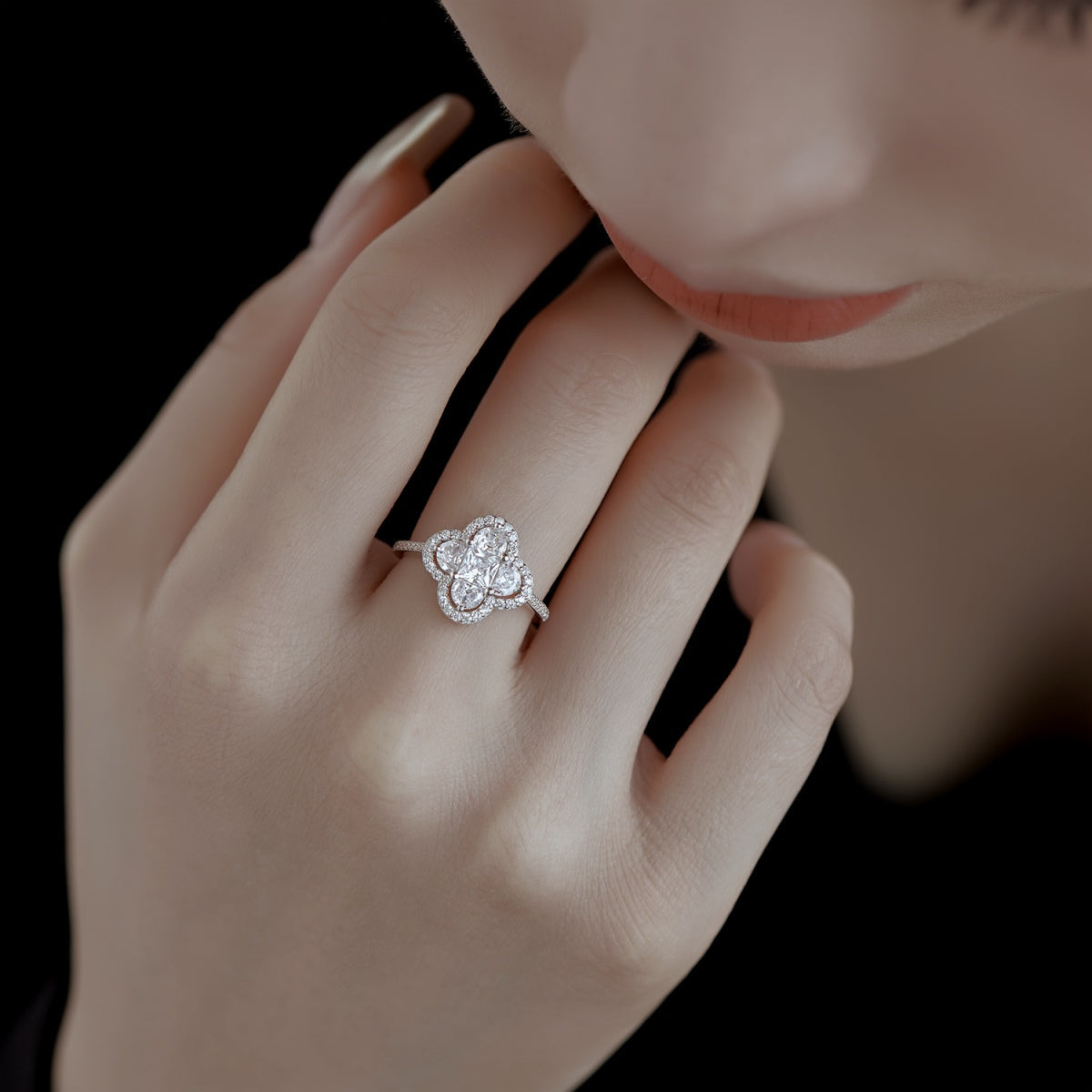 [Clara Jewels]Luxurious Eternity Flower Shape Banquet Ring