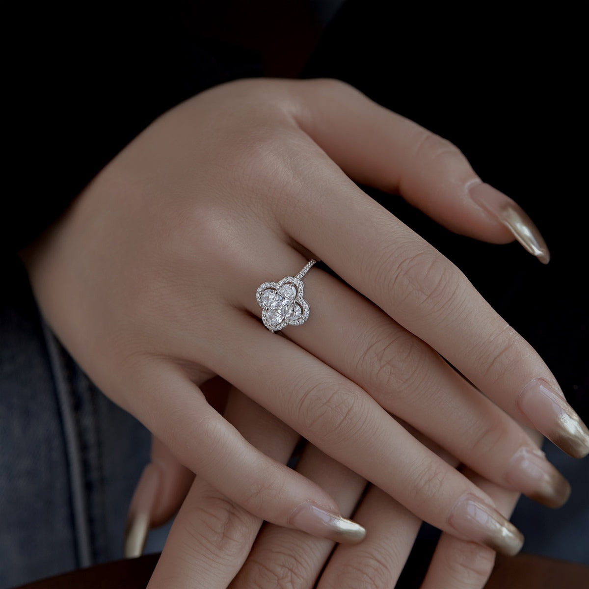 [Clara Jewels]Luxurious Eternity Flower Shape Banquet Ring
