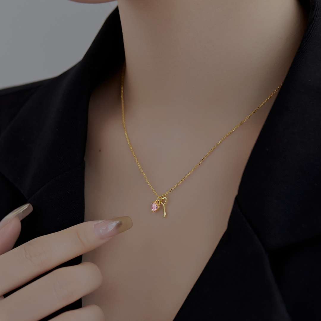 [Clara Jewels]Unique Heart Shape Key Pendent Necklace