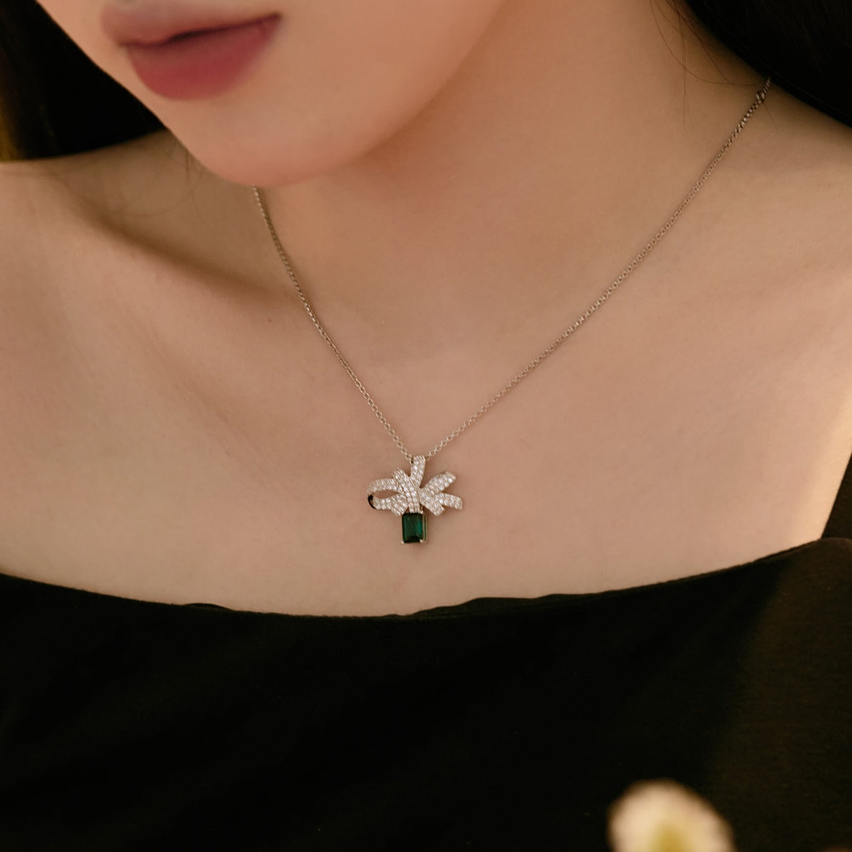 [Clara Jewels]Luxurious Flower Shape Emerald Cut Necklace