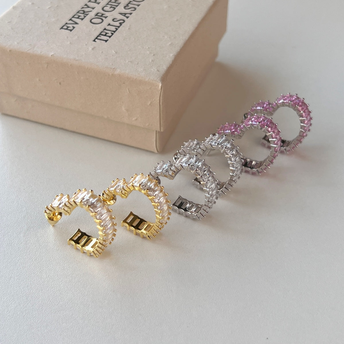[Clara Jewels]Radiant Heart Cutout Earrings